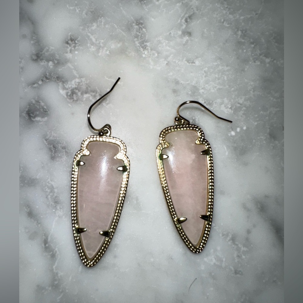 Kendra Scott Arrow Drop Earrings in Rose Quartz
